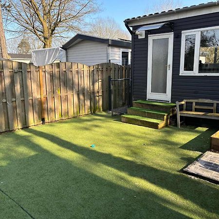 Vakantiechalet Tip 30 op vakantiepark de Heische Tip Zeeland Buitenkant foto