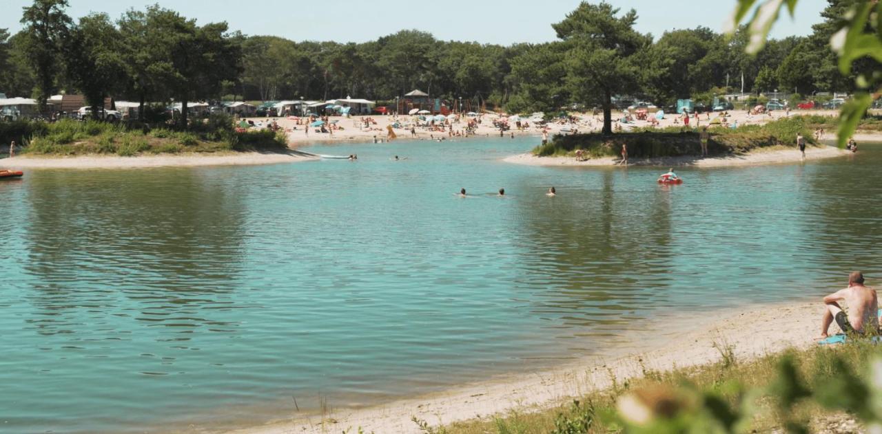 Vakantiechalet Tip 30 op vakantiepark de Heische Tip Zeeland Buitenkant foto